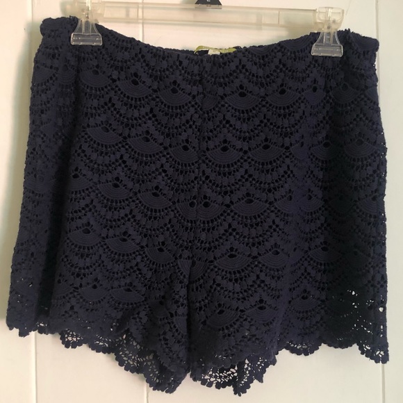 Gianni Bini Pants - Gianni Bini Navy Crochet Scalloped Shorts Medium